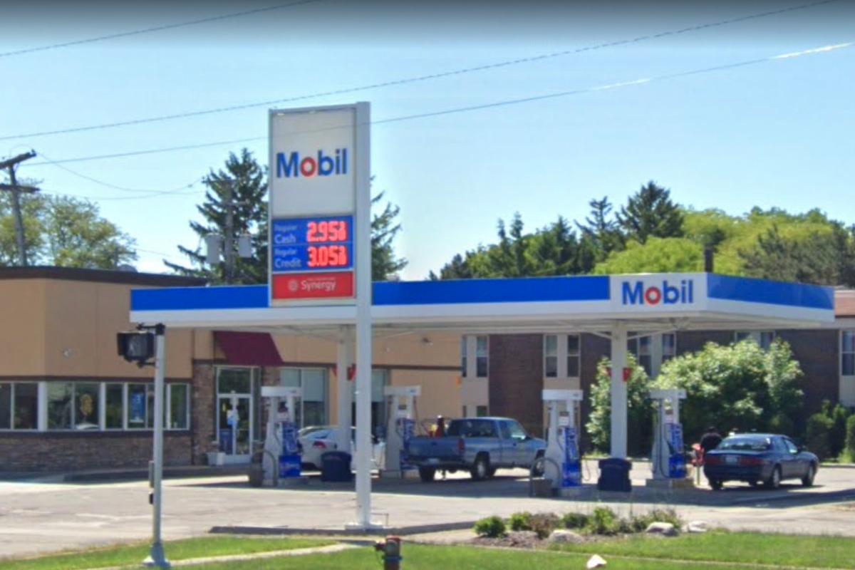 Getcoins - Bitcoin ATM - Inside of Mobil in Southfield, Michigan