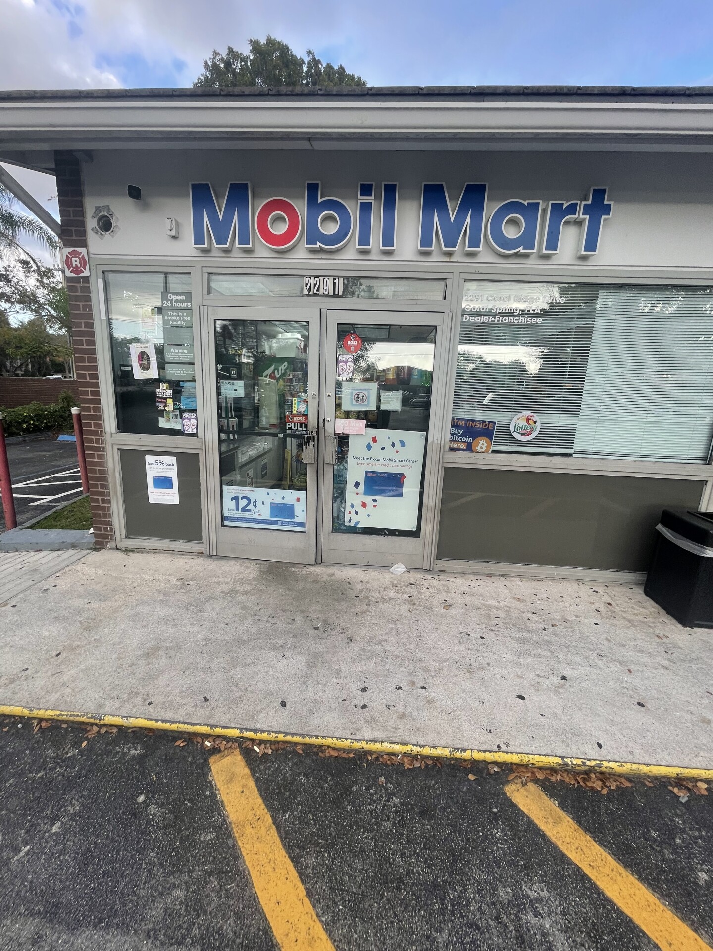 Getcoins - Bitcoin ATM - Inside of Mobil Mart in Coral Springs, Florida