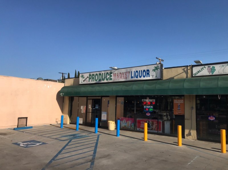 Getcoins - Bitcoin ATM - Inside of Roy's Liquor in Burbank, California