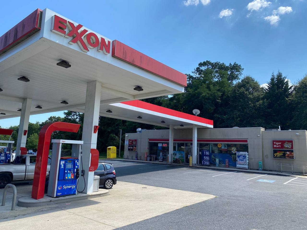 Getcoins - Bitcoin ATM - Inside of Exxon in Lake Shore, Maryland