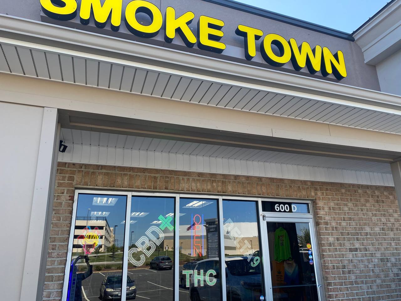 Getcoins - Bitcoin ATM - Inside of Smoke Town in Harrisonburg, Virginia