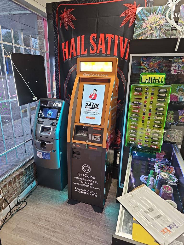 Getcoins - Bitcoin ATM - Inside of Dragons Vape in Jacksonville, Florida