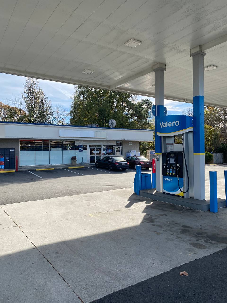 Getcoins - Bitcoin ATM - Inside of Valero Gas Station in Richmond, Virginia