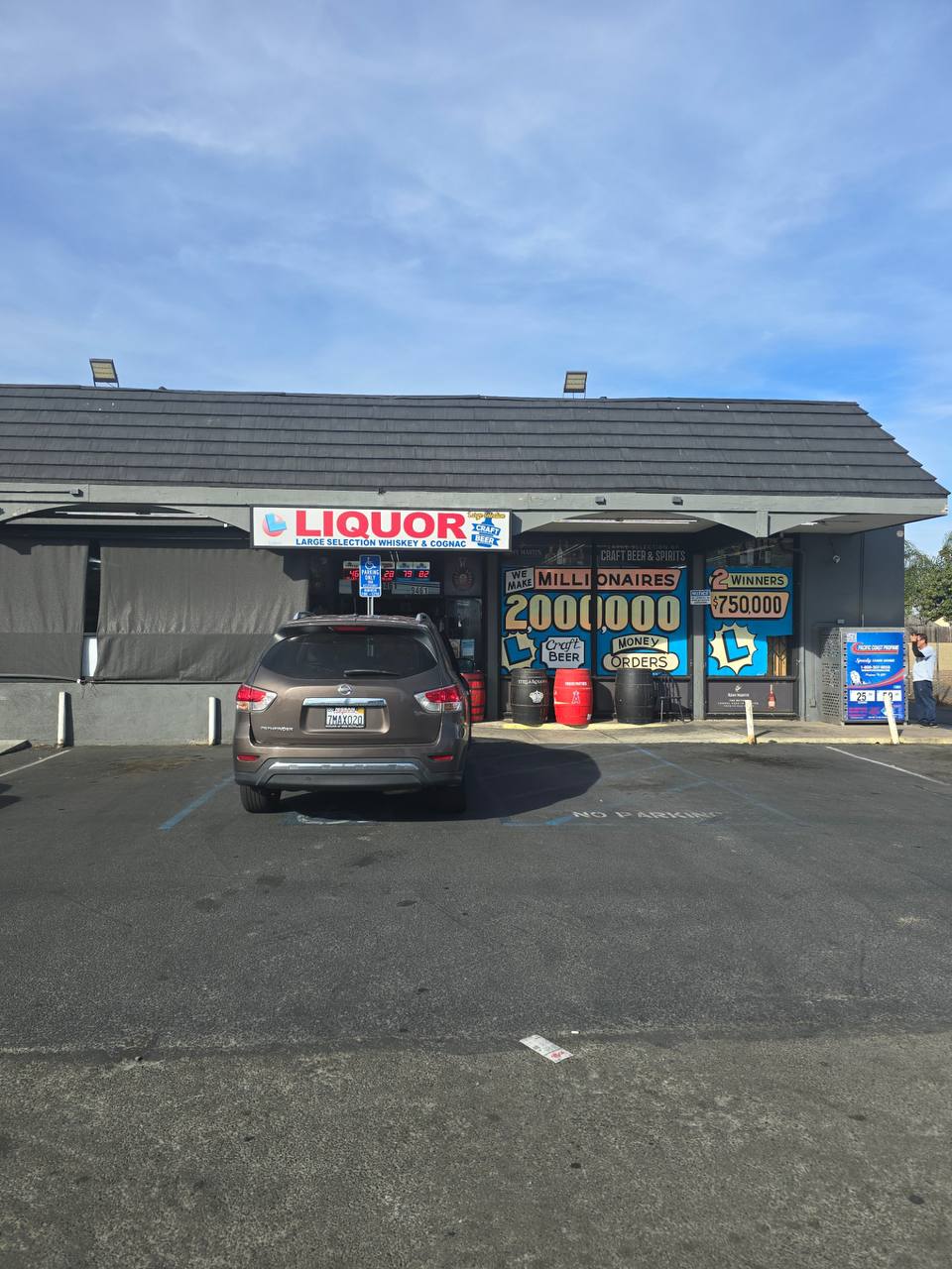 Getcoins - Bitcoin ATM - Inside of Five Star Liquor in Westminster, California