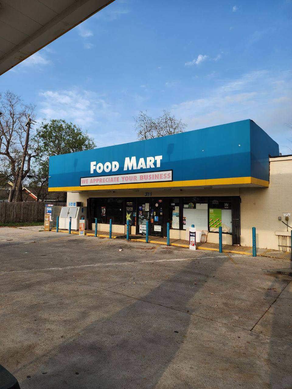 Getcoins - Bitcoin ATM - Inside of Quick Mart in La Porte, Texas